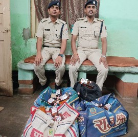 ऑपरेशन सतर्कआरपीएफ़ मनेन्द्रगढ़ ने एक महिला को अवैध शराब तस्करी के साथ पकड़ा