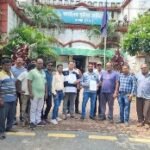 <em>टपरिया उड़ीसा छत्तीसगढ़ बॉर्डर पर 30 सितंबर से उड़ीसा की गाड़ीयो को रोकने एसपी एवं कलेक्टर को दिया ज्ञापन</em>