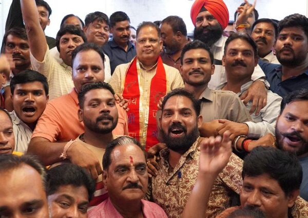 अमर अग्रवाल को बिलासपुर विधानसभा से भाजपा प्रत्याशी बनाए जाने से कार्यकर्ताओ में जबरदस्त उत्साह, उनके नगर आगमन पर महाराणा  चौक से राजेंद्र नगर तक समर्थको ने किया गर्मजोशी स्वागत