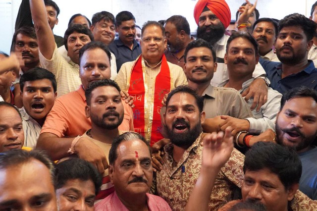 अमर अग्रवाल को बिलासपुर विधानसभा से भाजपा प्रत्याशी बनाए जाने से कार्यकर्ताओ में जबरदस्त उत्साह, उनके नगर आगमन पर महाराणा  चौक से राजेंद्र नगर तक समर्थको ने किया गर्मजोशी स्वागत