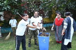 एनटीपीसी लारा में स्वेच्छिक श्रमदान से “ स्वच्छता ही सेवा” पखवाड़ा के अंतर्गत सफाई अभियान चलाया