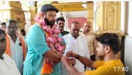 कोटा भाजपा प्रत्याशी प्रबल प्रताप सिंह जूदेव रतनपुर में मां महामाया में पूजा अर्चना कर प्रचार में निकले