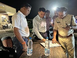 कलेक्टर और एसएसपी ने किया इंटर स्टेट बॉर्डर का औचक निरीक्षण कर सुरक्षा व्यवस्था का लिए जायजा…..