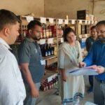 कलेक्टर डाॅ. सिद्दीकी ने देशी एवं विदेशी मदिरा दुकान का किया निरीक्षण