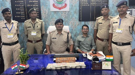 चक्रधरनगर पुलिस और उड़नदस्ता दल ने कार्रवाई में कार से जप्त किया 4 लाख रुपए कैश…..