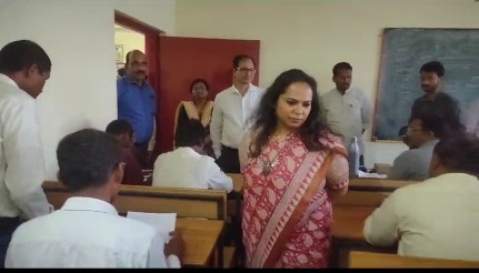 निर्वाचन में रिपोर्टिंग का कार्य समय सीमा पर होना सबसे महत्वपूर्ण – संभागायुक्त श्रीमती शिखा राजपूत