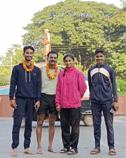 नवरात्र व्रत रख कोटा से नेहरू चौक तक 57वर्षीय डा रंजीत ने मैराथन दौड़ लगाई