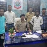 <em>क्रिकेट मैच में मोबाइल पर क्रिकेट सट्टा नोट कर रहे 4 आरोपी गिरफ्तार, आरोपियों से ₹11,120 और 4 मोबाइल जप्त</em>…..