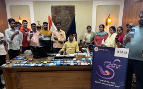आपकी अमानत आपके पास अभियान अर्पण के अंतर्गत पुलिस अधीक्षक संतोष सिंह ने लौटाए 100 नग गुम मोबाइल