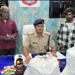 चक्रधर नगर पुलिस ने एकताल बेरियर पर नाकेबंदी कर एक लाख का ऑटो में गांजा लाते जप्त किया