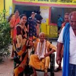 <em>मतदान के प्रति बुजुर्गाे में दिखा भारी उत्साह, 107 साल के श्री माधव मेहर ने किया मतदान</em>
