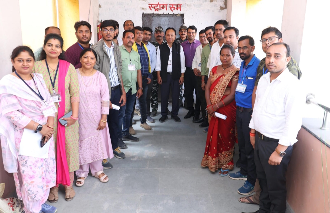 सामान्य प्रेक्षक, कलेक्टर एवं राजनीतिक दलों के प्रतिनिधियों की उपस्थिति में स्ट्रांग रूम को किया गया सील