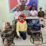 चेकिंग के दौरान फिर पकडाया ओखा-शालीमार एक्स. का पेंट्रीकार मैनेजर<br>पहले भी हो चुका है गिरफतार