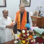 डॉ रमन सिंह से सौजन्य भेंट करने पहुंचे पुरंदर मिश्रा