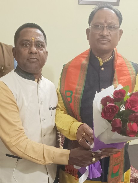 विष्णु देव साय के मुख्यमंत्री चुने जाने पर वार्ड 36के चुनाव प्रभारी वीरेन्द्र चौधरी ने दी बधाई
