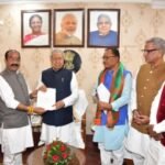 राज्यपाल  ने विष्णुदेव साय को बधाई एवं शुभकामनाएं दीं, और मुख्यमंत्री नियुक्त करने संबंधित पत्र प्रदान कर  केबिनेट गठन के लिए आमंत्रित किया