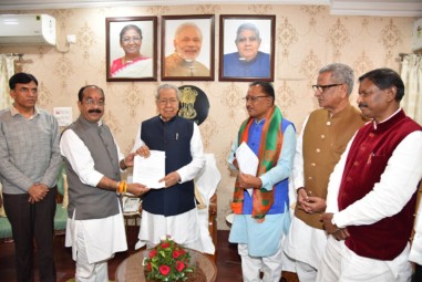 राज्यपाल  ने विष्णुदेव साय को बधाई एवं शुभकामनाएं दीं, और मुख्यमंत्री नियुक्त करने संबंधित पत्र प्रदान कर  केबिनेट गठन के लिए आमंत्रित किया