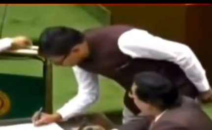 विधान सभा में जन सेवा के लिए तन मन से समर्पित रहने की ओपी ने ली छत्तीसगढ़ी में ली विधायिकी की शपथ