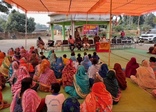 ग्राम लोइंग में चक्रधरनगर पुलिस ने चौपाल लगाकर रहवासियों को किया गया अपराधों के प्रति जागरूक….