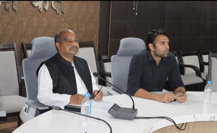 केंद्र सरकार की सभी योजनाओं को जनता के बीच पहुंचाना और उसे क्रियान्वित करना निगम की जिम्मेदारी: पुरंदर मिश्रा