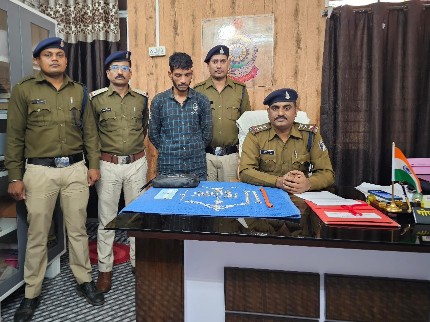 रात्रि में घर घुसकर चोरी करने के आरोपी को कोनी पुलिस ने किया गिरफ्तार आरोपी के कब्जे से 40,000/ रुपए के चांदी के जेवरात, बैंक का पासबुक, गाडी का कागजात जप्त