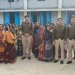 <em>ग्राम पण्डारीपानी पूर्व में चक्रधरनगर पुलिस ने लगाया चौपाल, अवैध शराब, जुआ-सट्टा पर अंकुश लगाने किया प्रेरित</em>….