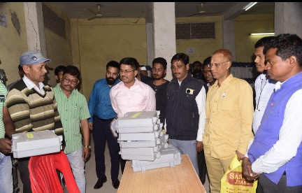 कलेक्टर ने ईवीएम गोदाम का किया निरीक्षण