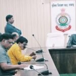 प्रशासन ने ली जिंदल स्टील के ठेकेदारों की बैठक