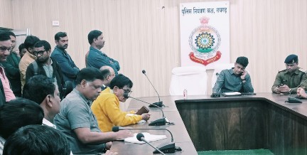 प्रशासन ने ली जिंदल स्टील के ठेकेदारों की बैठक