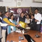 <em>संभागायुक्त के.डी.कुंजाम को दी गई बिदाई</em>