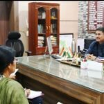 <em>जाम के कारण खरीदी केन्द्र बंद करने की नौबत ना आए, उठाव कार्य में लायें तेजी</em>  ,<em>धान खरीदी के लिए 12 कार्य दिवस शेष</em> : कलेक्टर