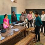 <em>कलेक्टर ने मतदान केन्द्रों का दौरा कर मतदाता सूची के पुनरीक्षण कार्य का लिया जायजा</em> , <em>पुनरीक्षण के लिए 22 तक दे सकते हैं आवेदन</em>