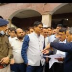 मंत्री ओपी चौधरी ने डीआरएम श्री पांडेय से रायगढ़ स्टेशन के विकास एव अधोसंरचना को लेकर  चर्चा की