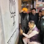 विधायक अमर अग्रवाल ने लोकसभा चुनाव में 400 पार के लक्ष्य के तहत दीवार पर लेखन प्रारंभ कर अभियान की शुरुवात की