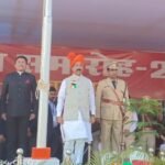 <em>गणतंत्र दिवस समारोह </em>में <br><em>उप मुख्यमंत्री श्री अरुण साव ने बिलासपुर में फहराया राष्ट्रीय ध्वज</em>
