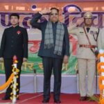<em>विधायक अमर अग्रवाल ने जांजगीर में ध्वजारोहण कर परेड की सलामी ली</em>