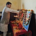 बिरकोना सरस्वती शिशु मंदिर में समाज सेवी श्री प्रवीण झा ने झंडा फहराया