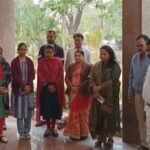 संभागायुक्त कार्यालय में<em>शहीदों को दो मिनट मौन धारण कर दी गई श्रद्धांजलि</em>