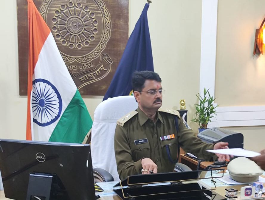 नव नियुक्त पुलिस अधीक्षक रजनेश सिंह ने कार्यभार ग्रहण किया