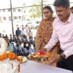 <em>न्योता भोज में कलेक्टर ने अपने हाथों से बच्चों को परोसा भोजन</em>,<em>सहायक श्रम आयुक्त </em>ज्योति शर्मा <em>ने अपने जन्म दिन पर दिया </em>350<em>बच्चों को भोज</em>