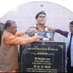 शहीद कर्नल विप्लव त्रिपाठी पर पूरे प्रदेश को है गर्व-मुख्यमंत्री विष्णुदेव साय<br>मुख्यमंत्री ने शहीद कर्नल विप्लव त्रिपाठी की प्रतिमा का किया अनावरण