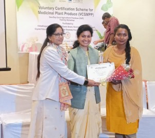 औषधीय पौधों की खेती और उनके लाभ के बारे में आयोजित सेमिनार में जिले के 34 किसानों को दिया गया प्रशिक्षण