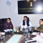 <em>लम्बे समय से 20 शिक्षक स्कूलों से नदारद</em>,<em>सेवा समाप्ति के लिए </em>कलेक्टर ने डीईओ को दिए <em>नोटिस जारी </em>के <em>निर्देश</em>