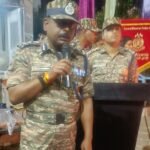 पुलवामा के शहीदों को डीआईजी सीआरपीएफ राजकुमार ने भावभीनी श्रद्धांजली अर्पित की, बिलासपुर 36 मॉल परिसर में सीआरपीएफ जवानो और सिविलियन ने भी मोमबत्ती जला श्रद्धांजली दी