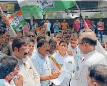 ब्रेकिंग न्यूज:रेल रोको आंदोलन रायगढ़ मे शामिल कांग्रेसी नेताओं को नोटिस जारीविडियो फुटेज के आधार पर पहचान कर आरपीएफ भेज रहा नोटिस