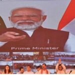 मोदी ने कहा मेरा भरोसा है छत्तीसगढ़ की सरकार पर ये मैं गारंटी दे रहा हूँ, मोदी ने महतारी वंदन योजना के तहत 655 करोड़ रुपए की पहली किश्त जारी करते महिलाओ ने देखा