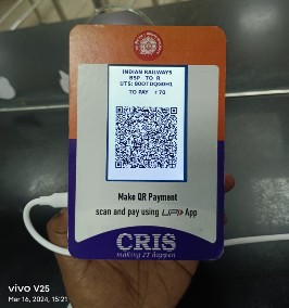 बिलासपुर स्टेशन के अनारक्षित टिकट काउंटर पर टिकट का ऑनलाइन भुगतान हेतु क्यूआर कोड की सुविधा
