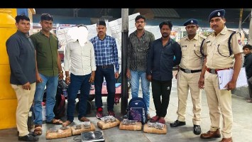 रेल सुरक्षा बल नागपुर की विशेष टास्क टीम को मिली सफलता दो लाख रु. का गांजा जब्त किया