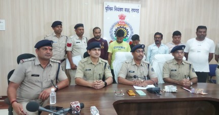 आईपीएल मैच में बॉल टू बॉल सट्टा खिलाते 3 आरोपी समेत कुल 12 सटोरिए को पुलिस ने रायगढ़ शहर, चक्रधरनगर और खरसिया में पकड़ा