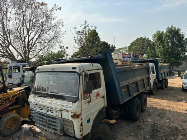 अवैध मिट्टी मुरूम खनन कर परिवहन के विरूद्ध कोनी पुलिस टीम का प्रहार, 3 हाईवा एवं 1 जेसीबी को किया जप्त